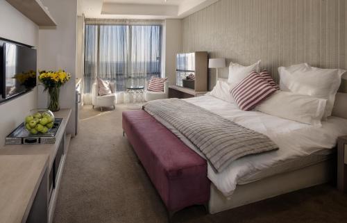 

Sandton Skye - 812B