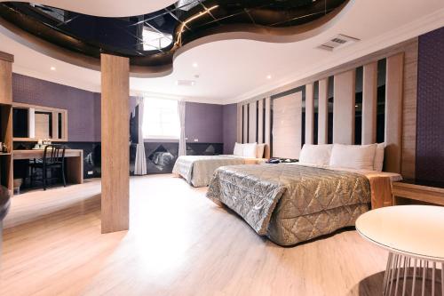 Hami Melon Motel in Pingzhen District