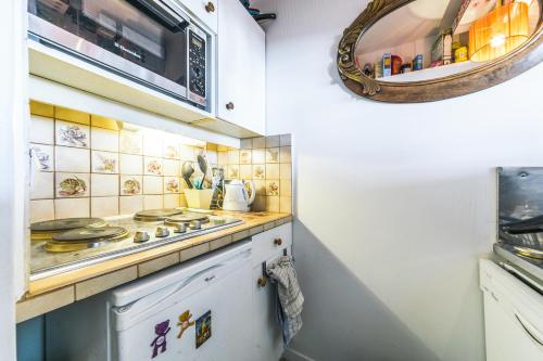 Kitchen, Residence Les Fontaines Blanches - maeva Home in Morzine