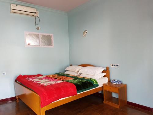 Royal Orchid Hotel Burmese Only In Pyin Oo Lwin Myanmar - 