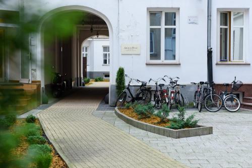 Constitution Square Rooms, Varšava