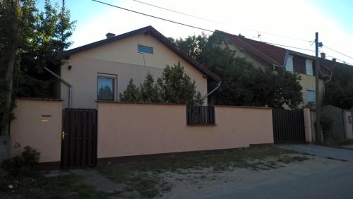  Kincső Apartmanház in Érd