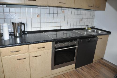 Konyha, Fewo-Fuldatal in Kassel