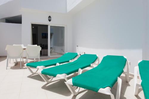 TAO Caleta Playa Stop at Apartamentos Caleta Playa to discover the wonders of Fuerteventura. Both business travelers and tourists can enjoy the hotels facilities and services. To be found at the hotel are family room