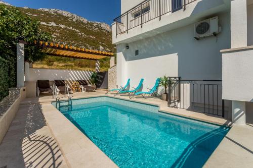 House Luce with pool – khách sạn tại Cisla