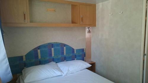  Family friendly apartments with a swimming pool Novalja, Pag - 13090 in Novalja