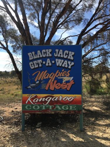 Black Jack Get-A-Way "Magpies Nest"