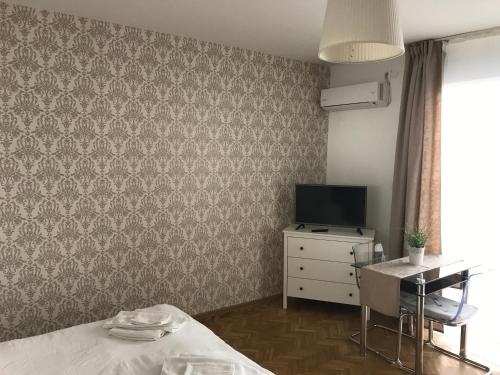 Budapest Downtown Apartments with Balcony & optional Garage & Restaurant in the building, Budapest