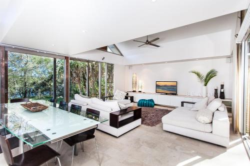 Byron Bay Accom 18A Childe Street, Belongil Beach - Belongil Beach Pavilion House