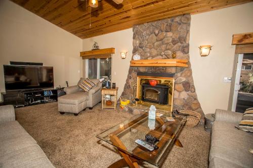 Majestic Pines Home in Big Bear Lake, USA