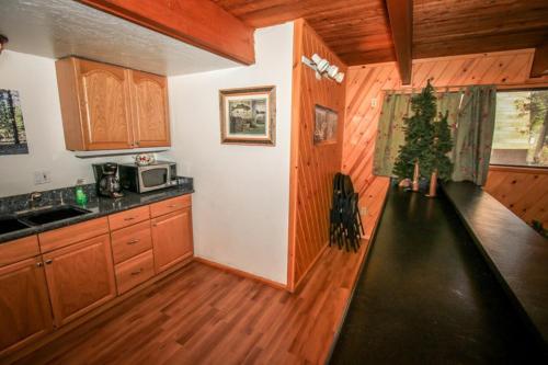 Family Fun House in Big Bear Lake, USA
