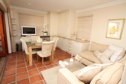 Constantia Garden Suites - image 3