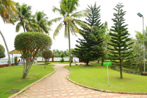 Kalathil Lake Resort