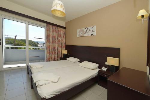 Ialysos City Hotel - image 2