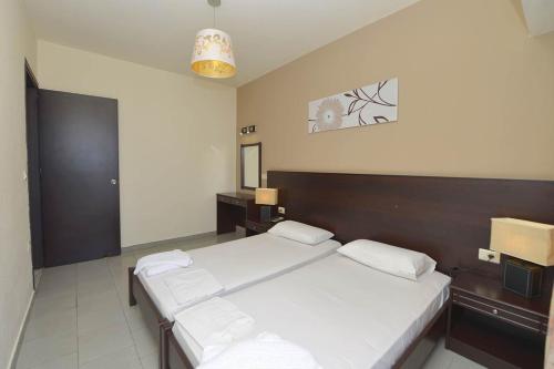 One-Bedroom Apartment image 2