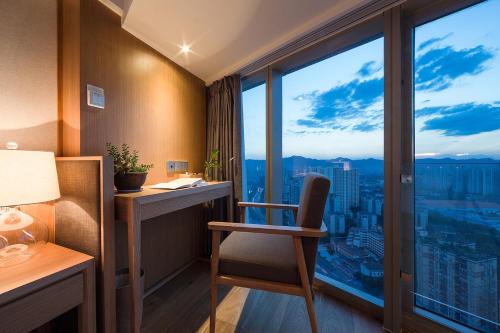 Deluxe Twin Room with City View image 9