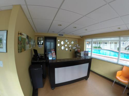 Silver Seas Beach Resort - image 13