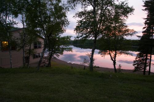 Hanging Horn Lakeside Resort - 숙소 외관
