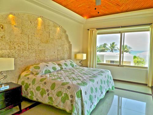 Villa with Sea View image 8