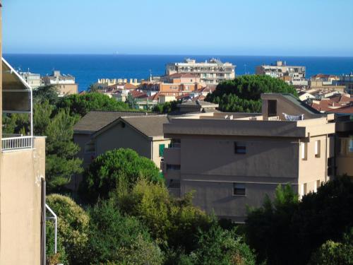  Appartamento Aurora & Nicole ideale per biker con Wi-Fi fibra e parcheggio gratuito, Ferienwohnung in Pietra Ligure