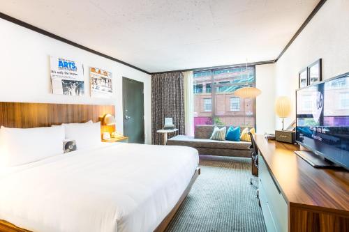 The Verb Hotel - image 5