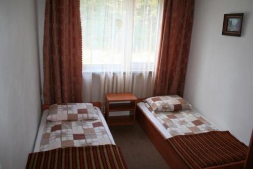 3 twin beds