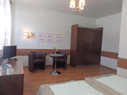 2 bedrooms, 2 beds