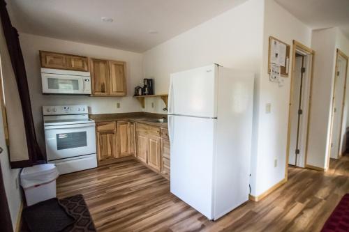 Talkeetna Wilderness Lodge & Cabin Rentals - 주방
