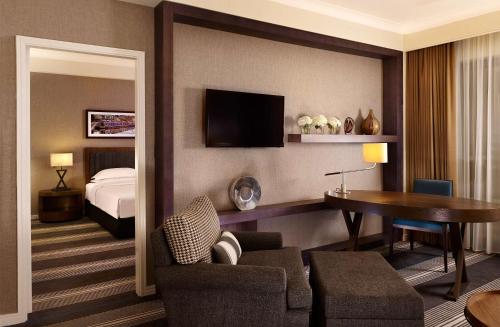 Hyatt Regency Birmingham - image 12