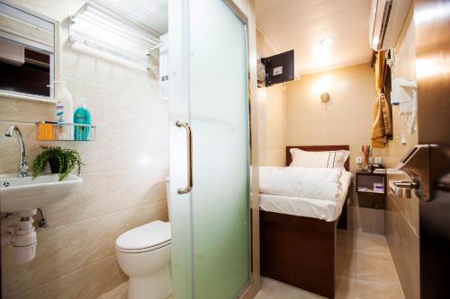 Single Room image 2