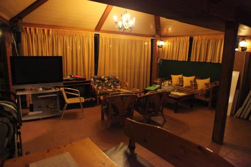 Lyristis Studios & Apartments