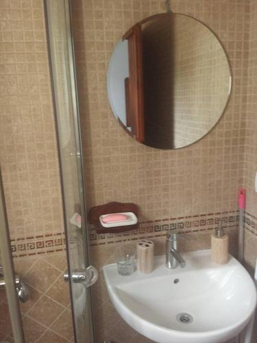 Triple Room with Private Bathroom image 8