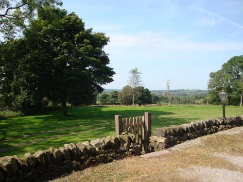 Shawgate Farm Guest House - image 2
