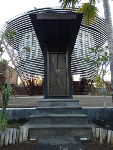 ระเบียง/ชานเรือน, Bali Umah Tinjung in ทูแลมเบน