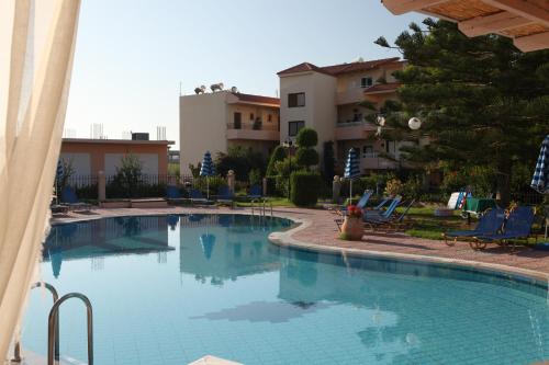 Lyristis Studios & Apartments