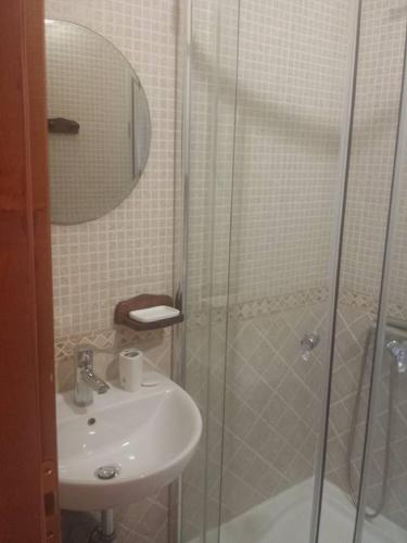 Triple Room with Balcony image 6