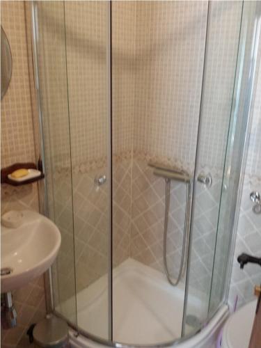 Triple Room with Balcony image 9
