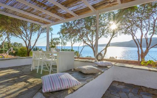 Fasiliti, Louiza Apartments in Emporios