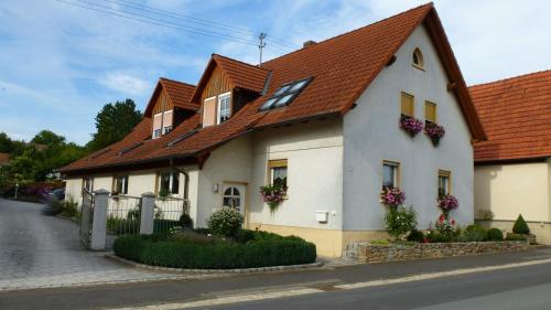 B&B Sulzdorf an der Lederhecke - Ferienwohnung Haßmüller - Bed and Breakfast Sulzdorf an der Lederhecke