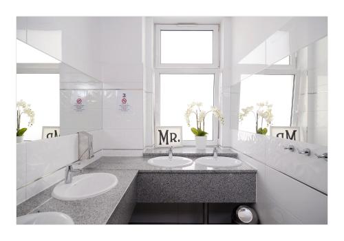 3 City Hostel - image 2