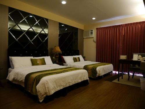 2 double beds