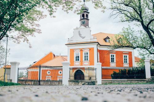 Savoia Castle - Accommodation - Škvorec