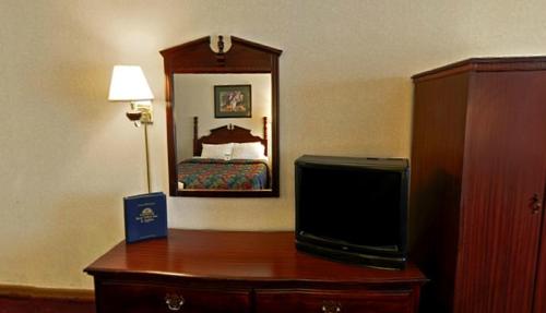 Photo - Americas Best Value Inn Waukegan