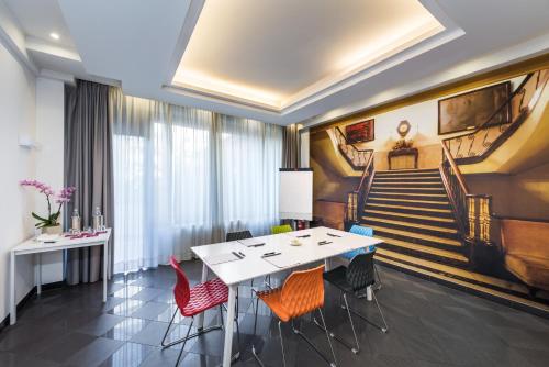 Business center, iH Hotels Bologna Amadeus near Bologna Guglielmo Marconi Airport