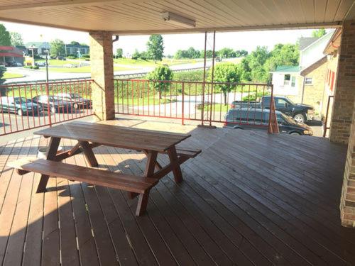 Americas Inn Bardstown - image 4