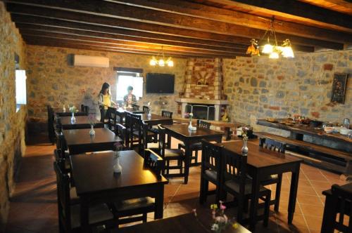 Ételek és italok, Pirgoi Edem in Pyrgos Dyrou