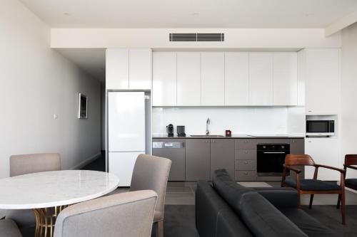 نايتس بريدج كانبيرا (Knightsbridge Canberra) in كنجستون