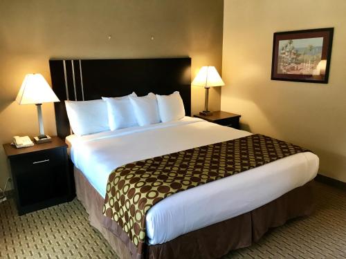 Fireside Inn Fireside Inn is a popular choice amongst travelers in Morro Bay (CA), whether exploring or just passing through. The hotel offers a wide range of amenities and perks to ensure you have a great time. T