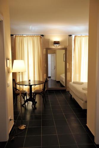 Lanterne Magiche Ortigia Allegroitalia Siracusa Ortigia is conveniently located in the popular Ortigia area. The property offers guests a range of services and amenities designed to provide comfort and convenience. Service-mi