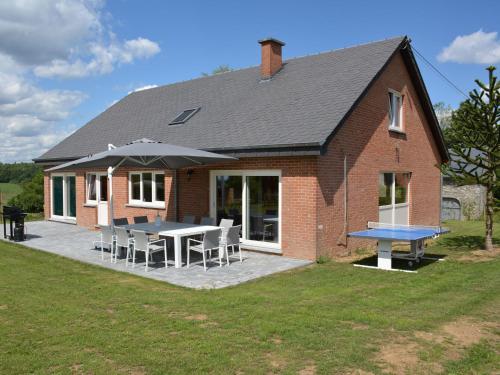  Modern villa in Rochefort close to the horses, Pension in Wavreille